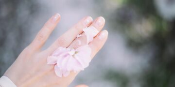 Nail Care 101: Flaunting Fabulous Nails with Healthy Habits!