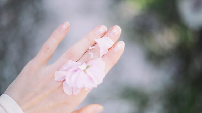 Nail Care 101: Flaunting Fabulous Nails with Healthy Habits!